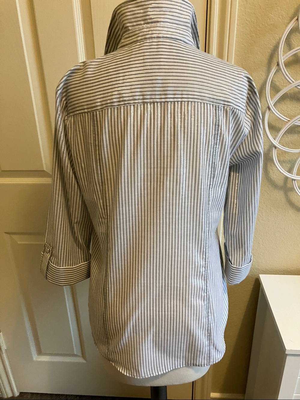 Anne Klein Striped Half-Zip Collar Women's Top in Light Gray and White NWOT - Picture 4 of 4